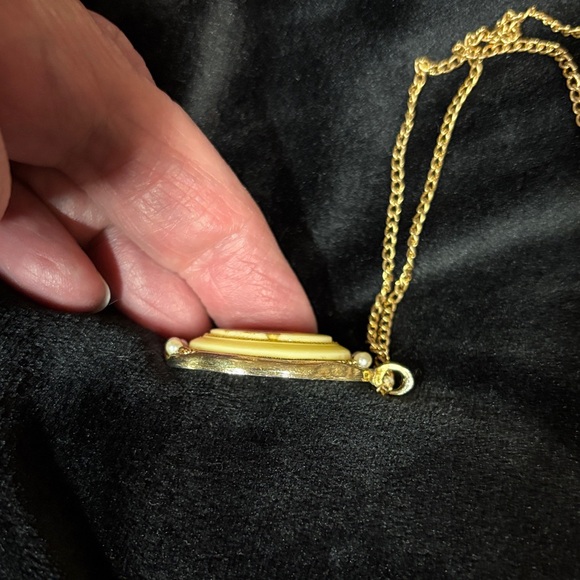 Vintage Gold Chain Necklace with Floral & Pearls Pendant - Picture 7 of 7